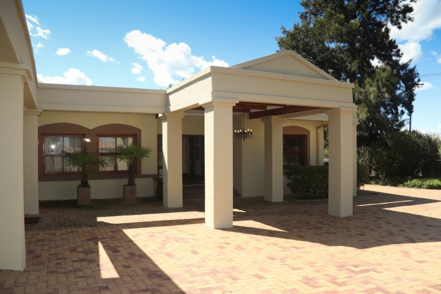 5 Bedroom Property for Sale in Senekal Free State